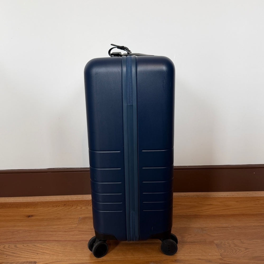 Monos Carry-On Plus (like new) - Picture 4 of 11
